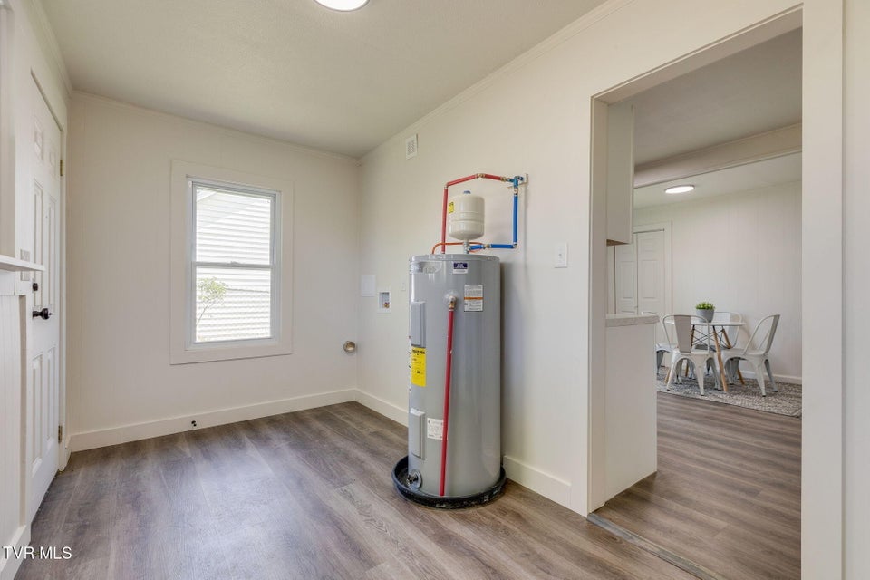 Photo #18: 119 Esther Street