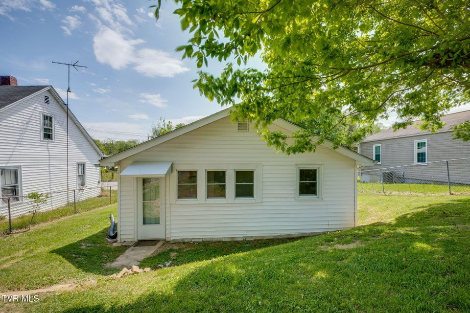 Photo #19: 119 Esther Street