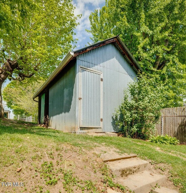 Photo #21: 119 Esther Street