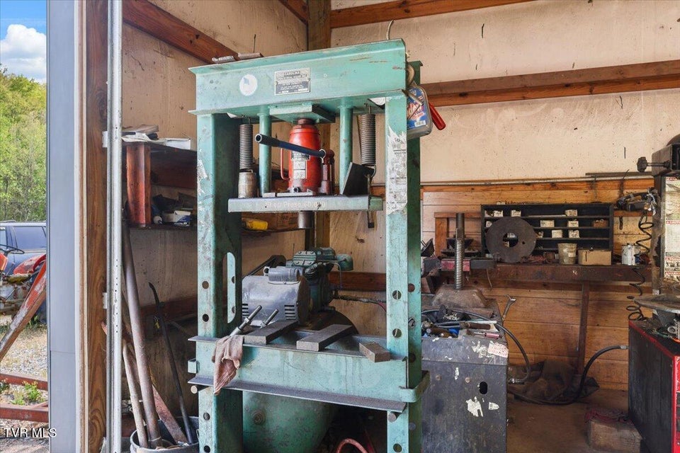 Photo #9: 4413 Bristol Highway