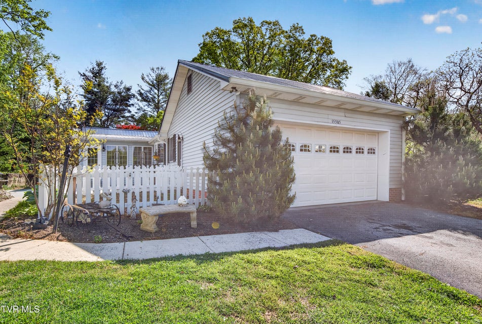 Photo #6: 15305 Foxchase Lane