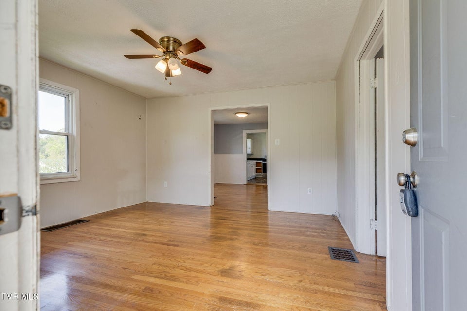 Photo #4: 2005 Bay Street