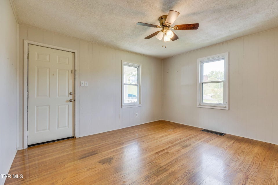 Photo #5: 2005 Bay Street