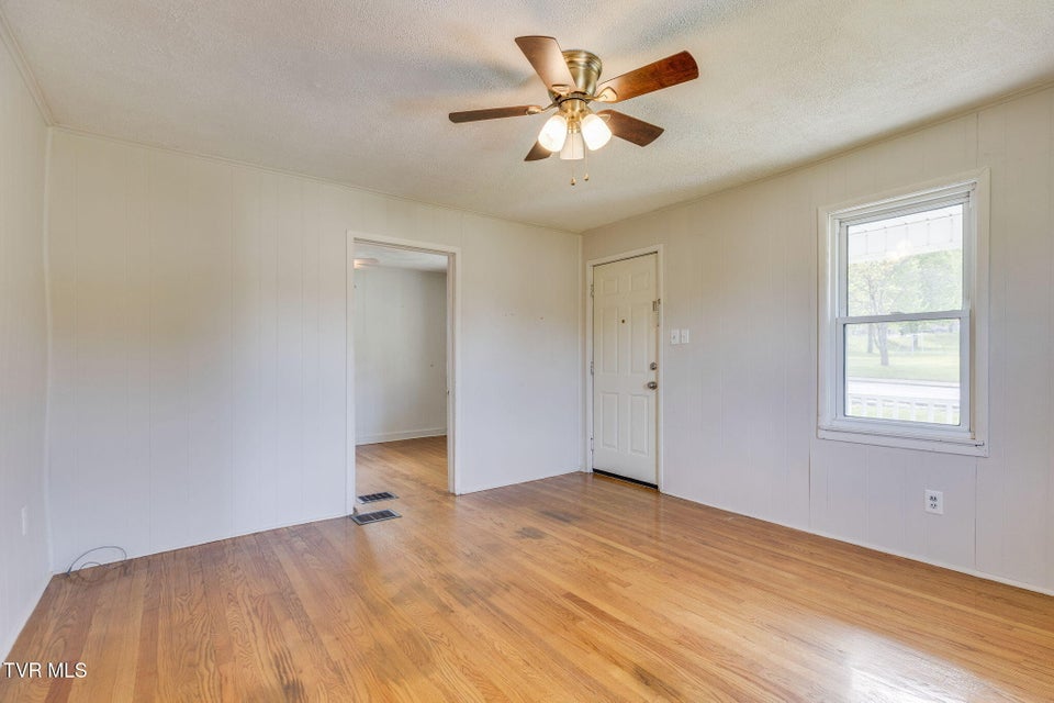 Photo #6: 2005 Bay Street