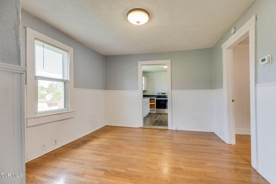 Photo #7: 2005 Bay Street