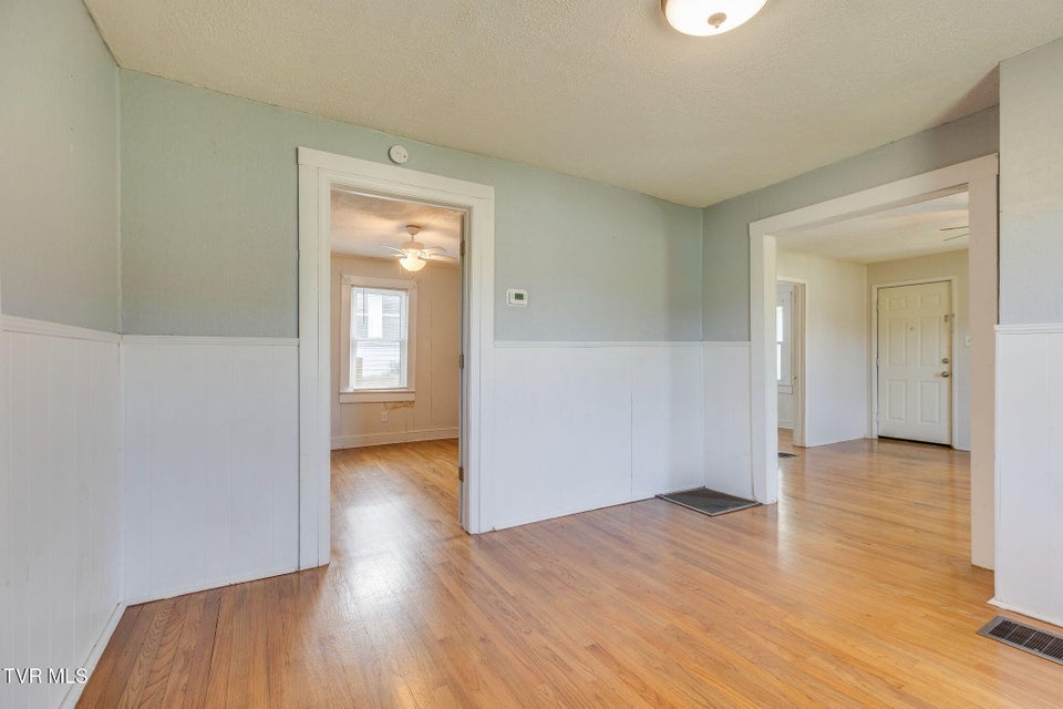 Photo #8: 2005 Bay Street