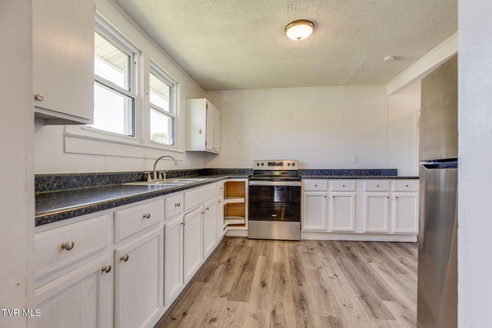 Photo #9: 2005 Bay Street