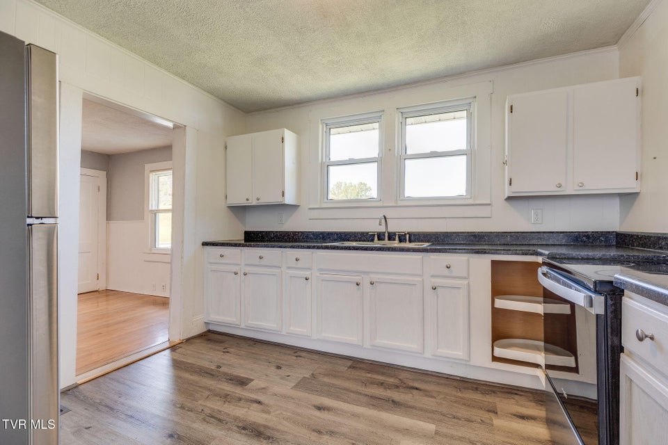 Photo #10: 2005 Bay Street