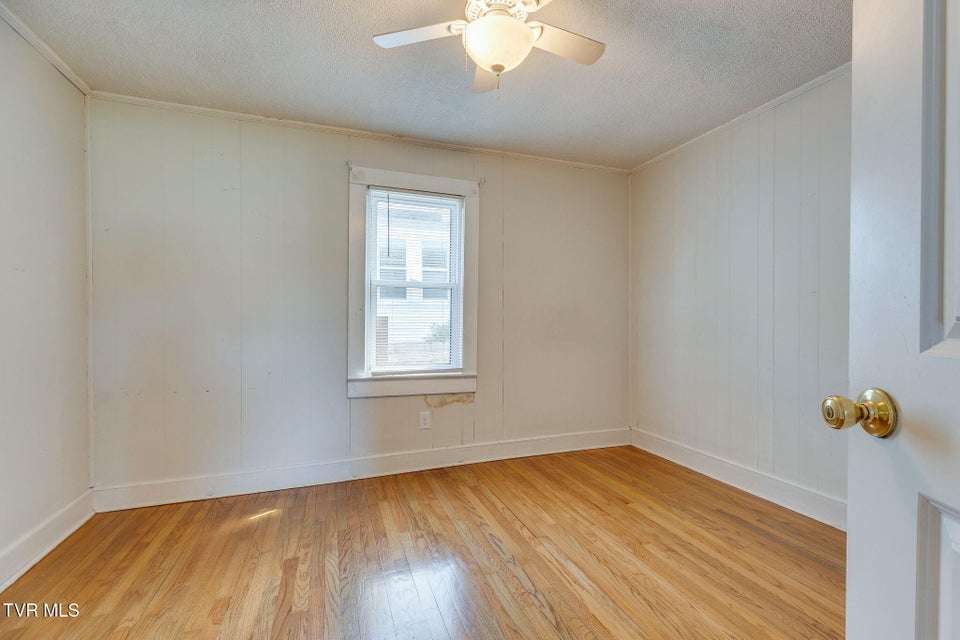 Photo #16: 2005 Bay Street