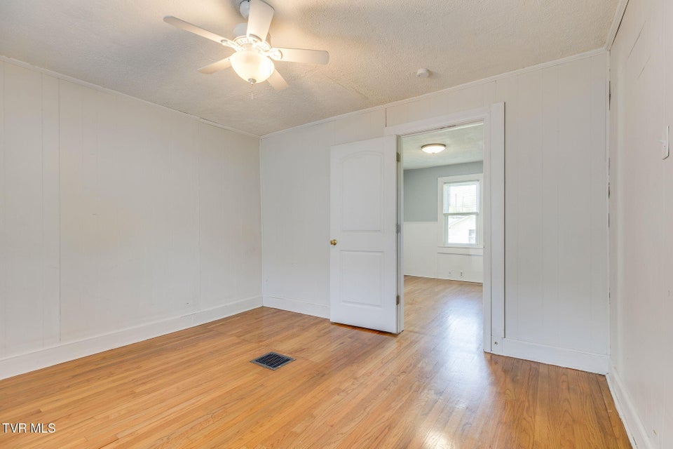 Photo #17: 2005 Bay Street