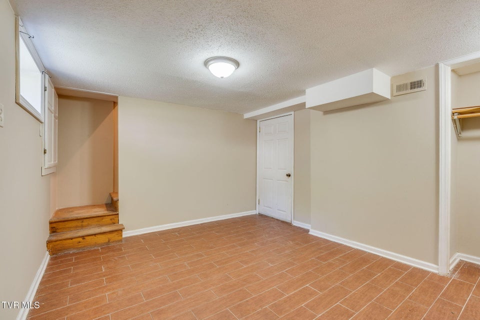 Photo #20: 2629 Birdwell Street