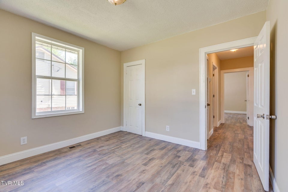 Photo #14: 2629 Birdwell Street