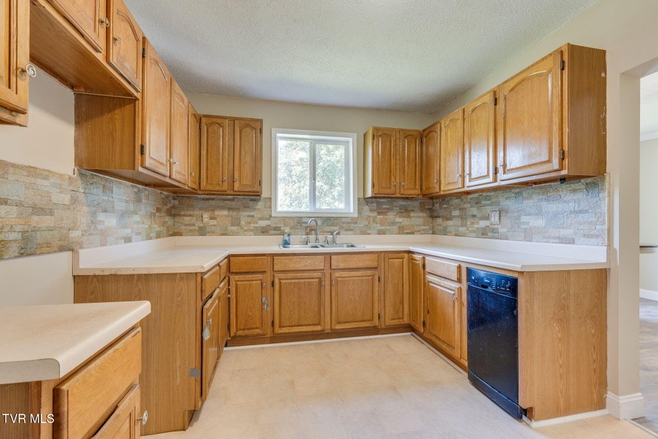 Photo #11: 2629 Birdwell Street