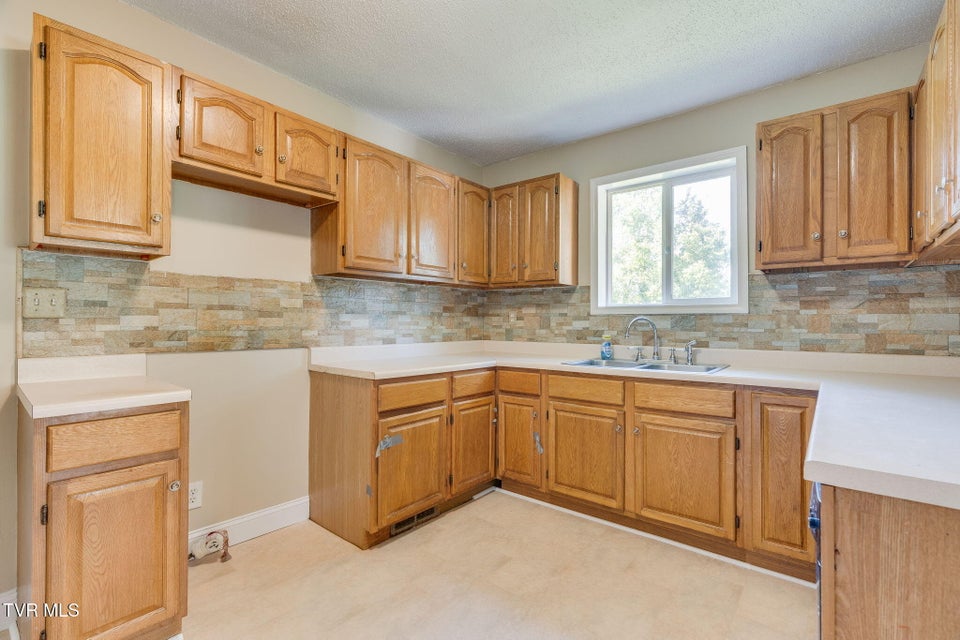 Photo #10: 2629 Birdwell Street