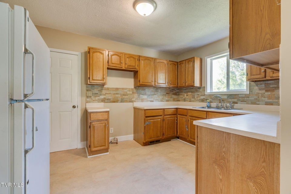 Photo #9: 2629 Birdwell Street