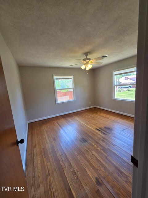 Photo #32: 408 Circle Heights Drive