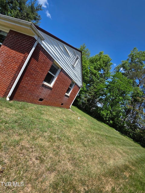 Photo #9: 408 Circle Heights Drive