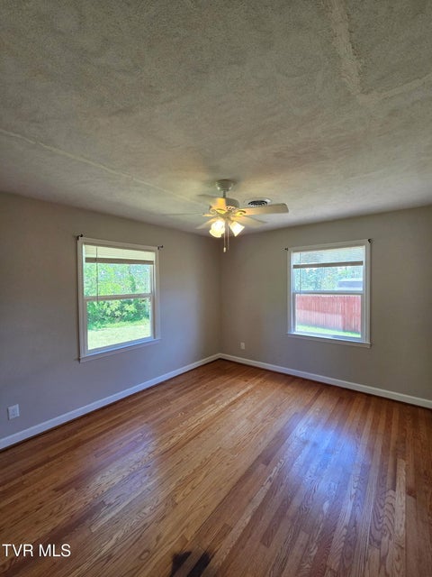 Photo #35: 408 Circle Heights Drive