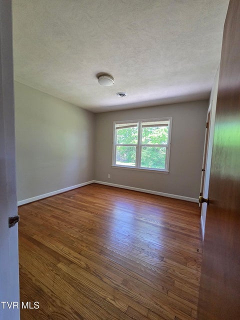 Photo #36: 408 Circle Heights Drive