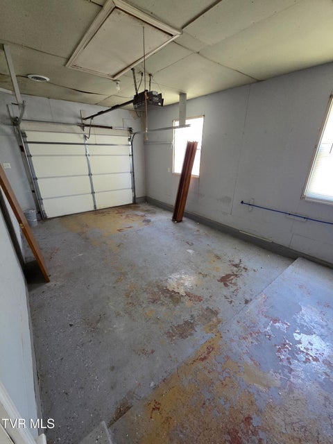 Photo #25: 408 Circle Heights Drive