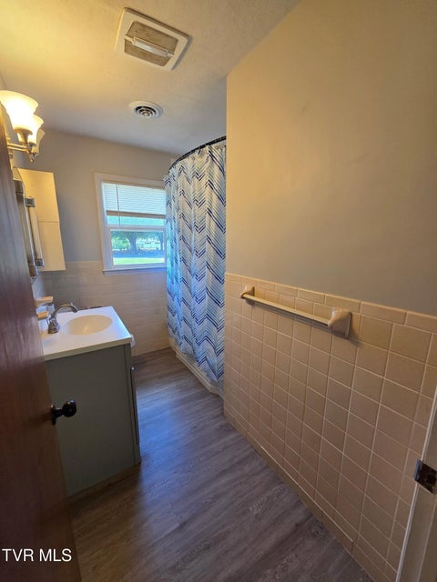 Photo #28: 408 Circle Heights Drive