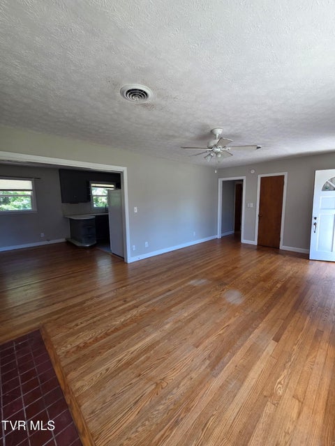 Photo #18: 408 Circle Heights Drive