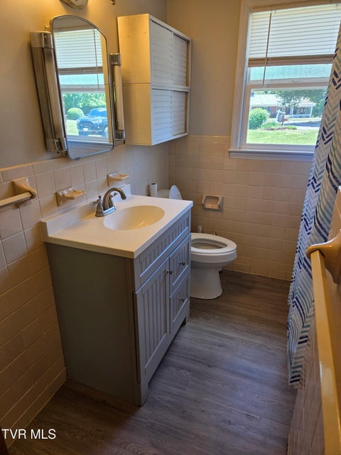 Photo #29: 408 Circle Heights Drive