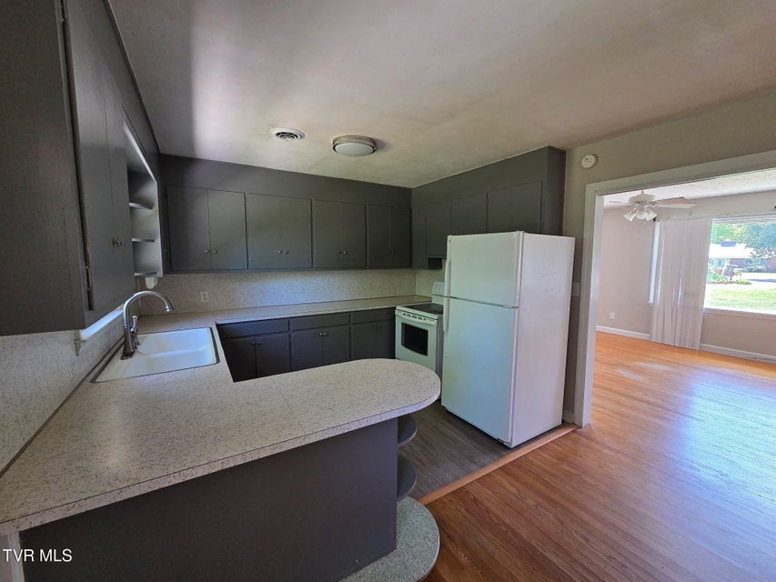 Photo #21: 408 Circle Heights Drive