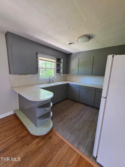 Photo #22: 408 Circle Heights Drive