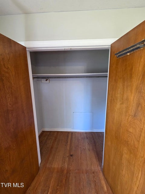 Photo #33: 408 Circle Heights Drive