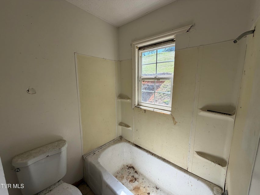 Photo #12: 1044 Fairway Avenue