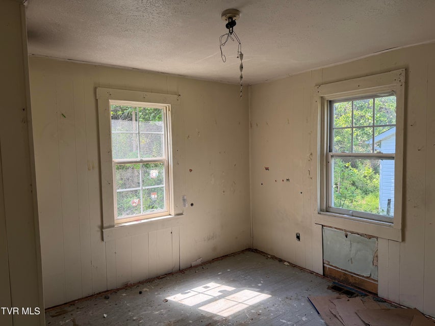 Photo #11: 1044 Fairway Avenue