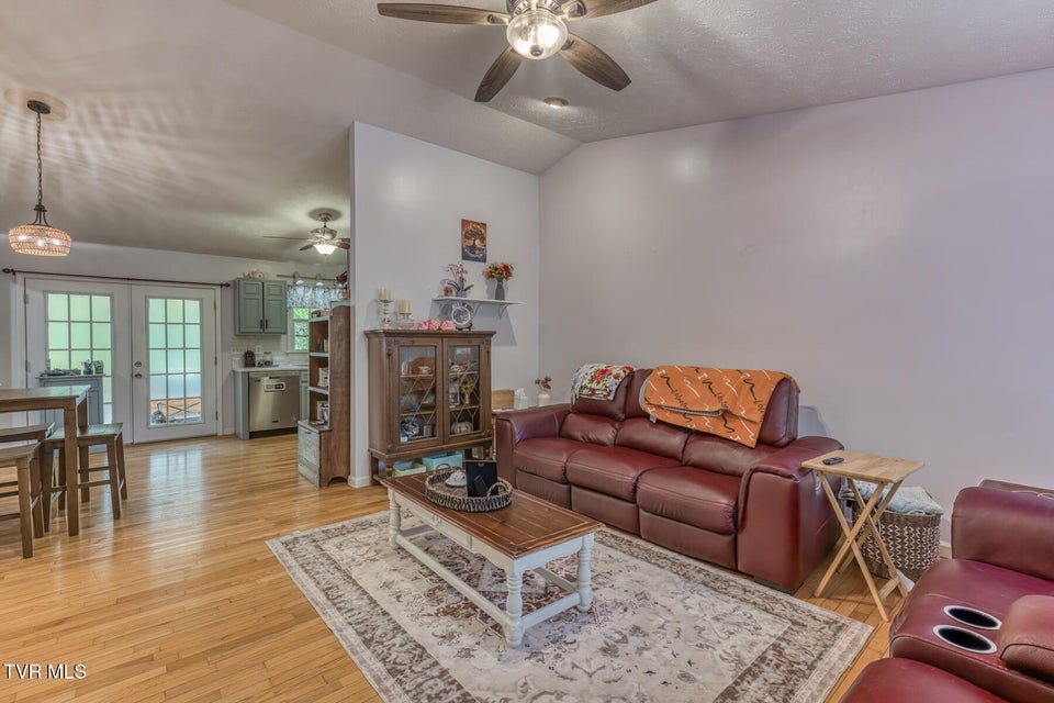 Photo #3: 706 Old Stage Road