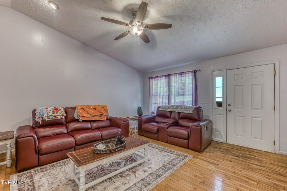 Photo #4: 706 Old Stage Road