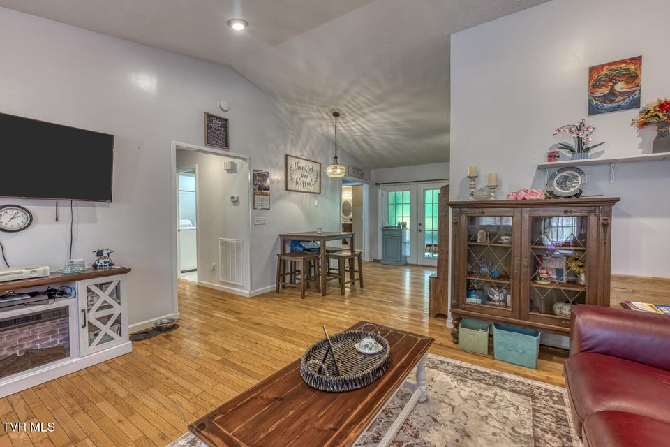 Photo #5: 706 Old Stage Road