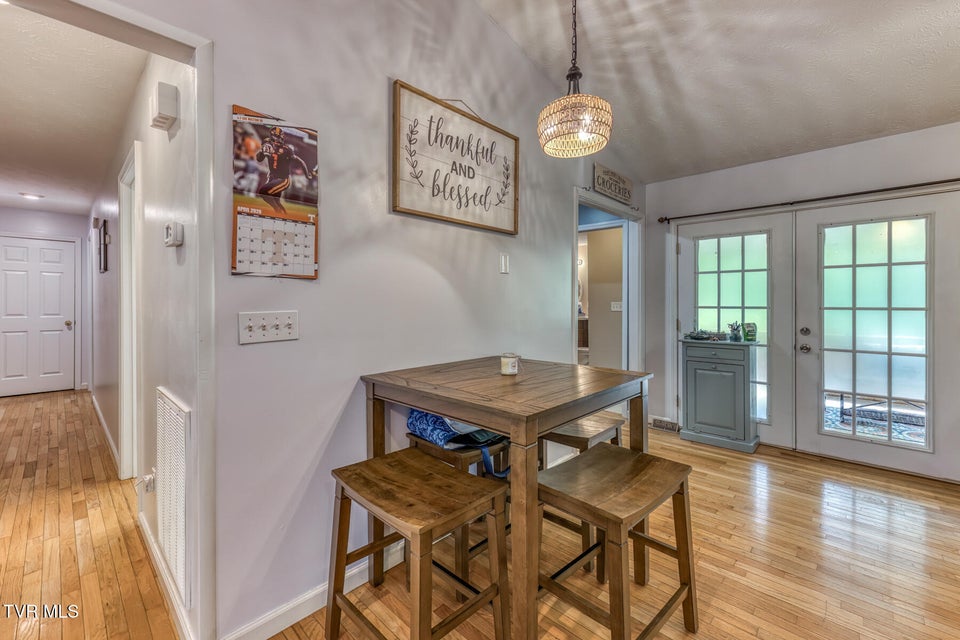 Photo #6: 706 Old Stage Road