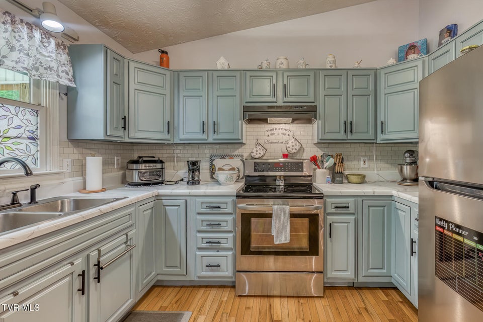 Photo #8: 706 Old Stage Road