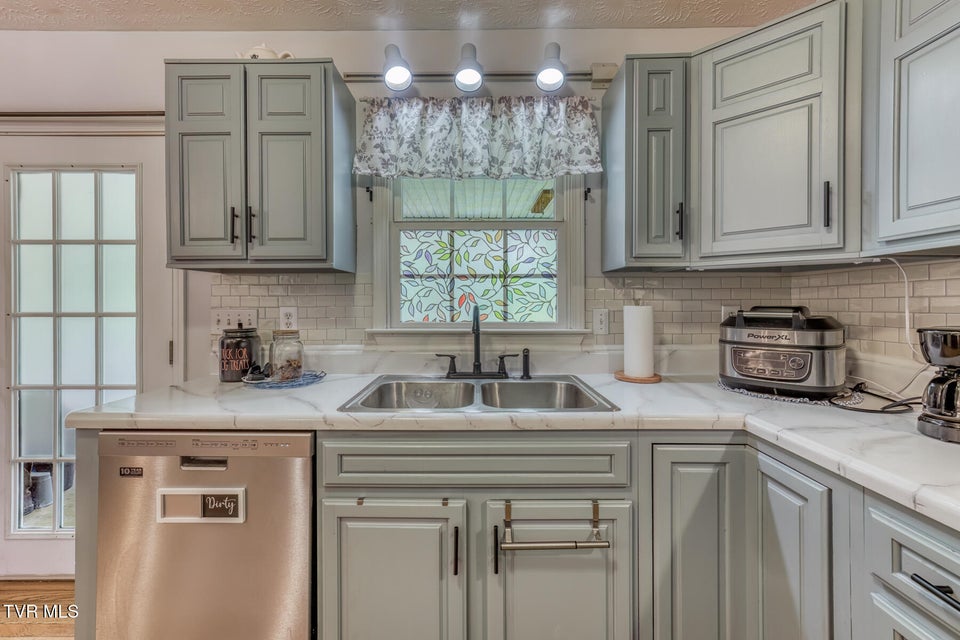 Photo #9: 706 Old Stage Road