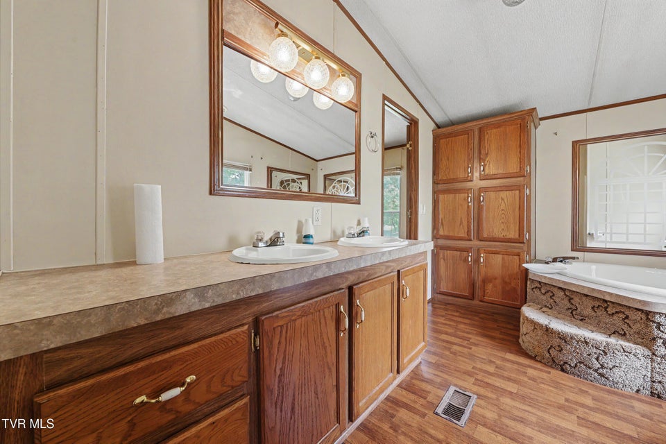 Photo #32: 3810 Allens Bridge Road