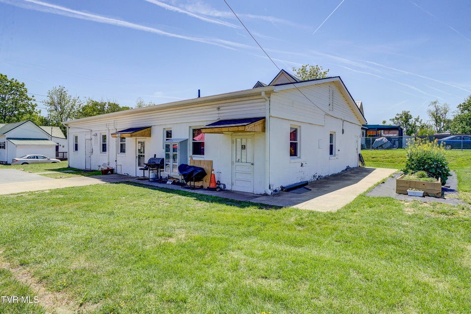 Photo #5: 300 Chilhowie Avenue