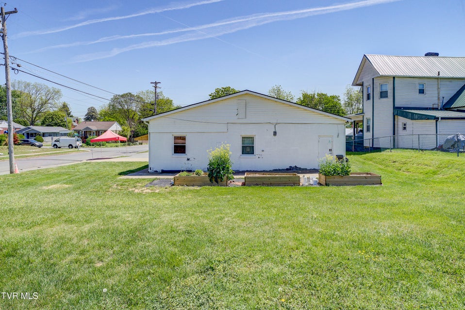 Photo #6: 300 Chilhowie Avenue