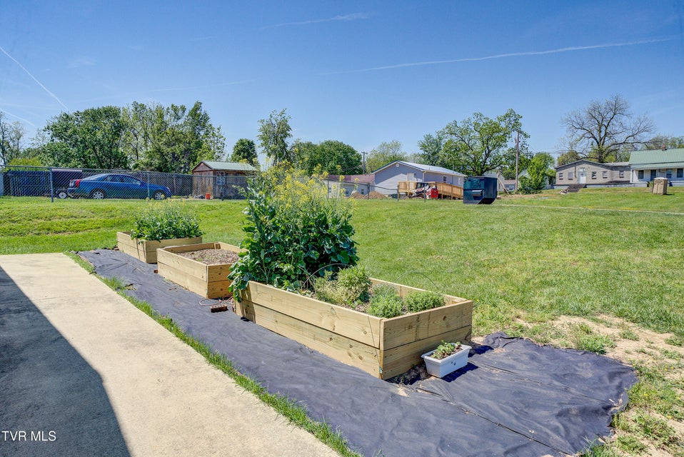 Photo #7: 300 Chilhowie Avenue