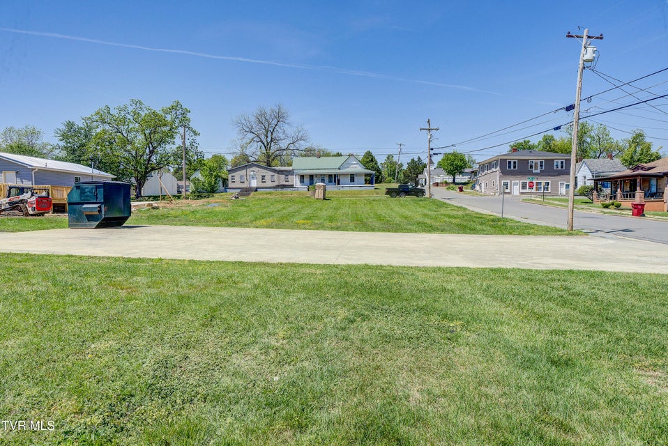 Photo #8: 300 Chilhowie Avenue