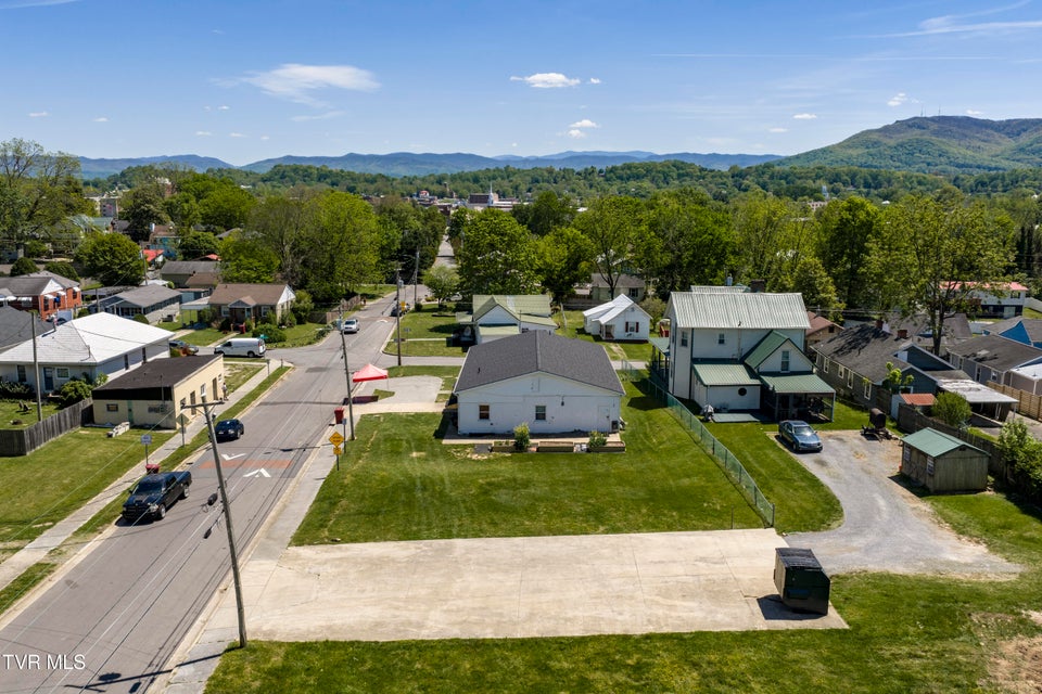 Photo #33: 300 Chilhowie Avenue