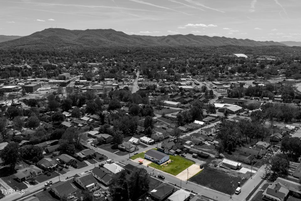 Photo #2: 300 Chilhowie Avenue