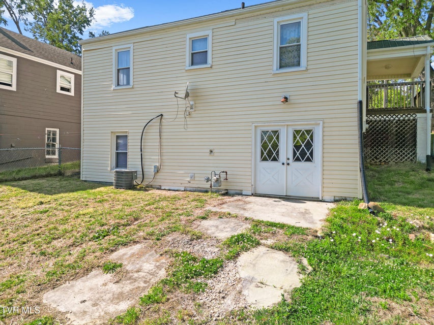 Photo #6: 617 Carson Street