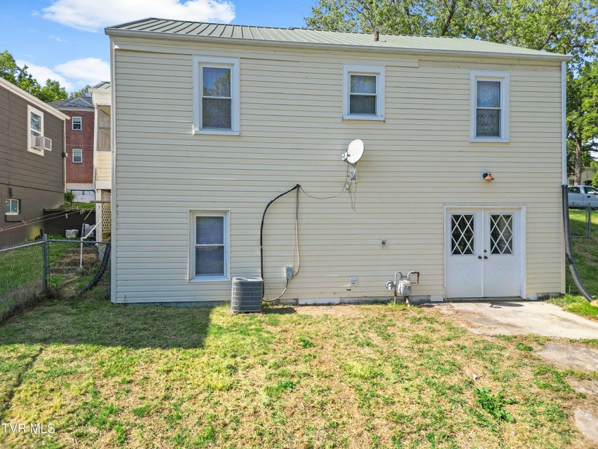 Photo #9: 617 Carson Street