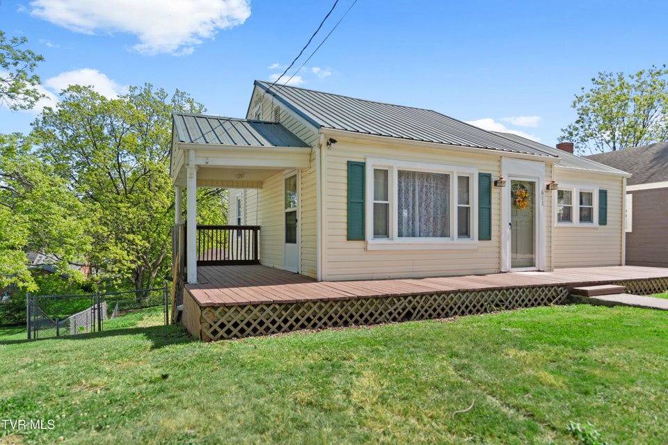 Photo #3: 617 Carson Street