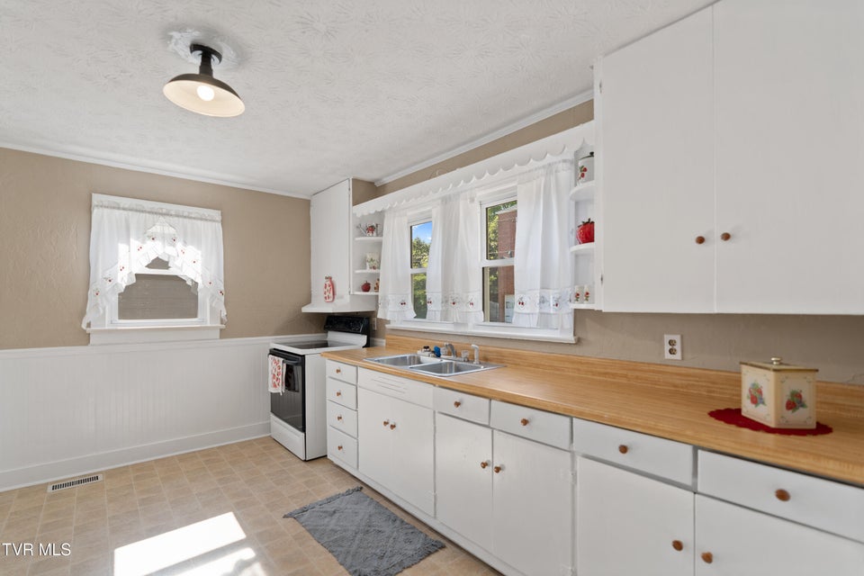 Photo #15: 617 Carson Street