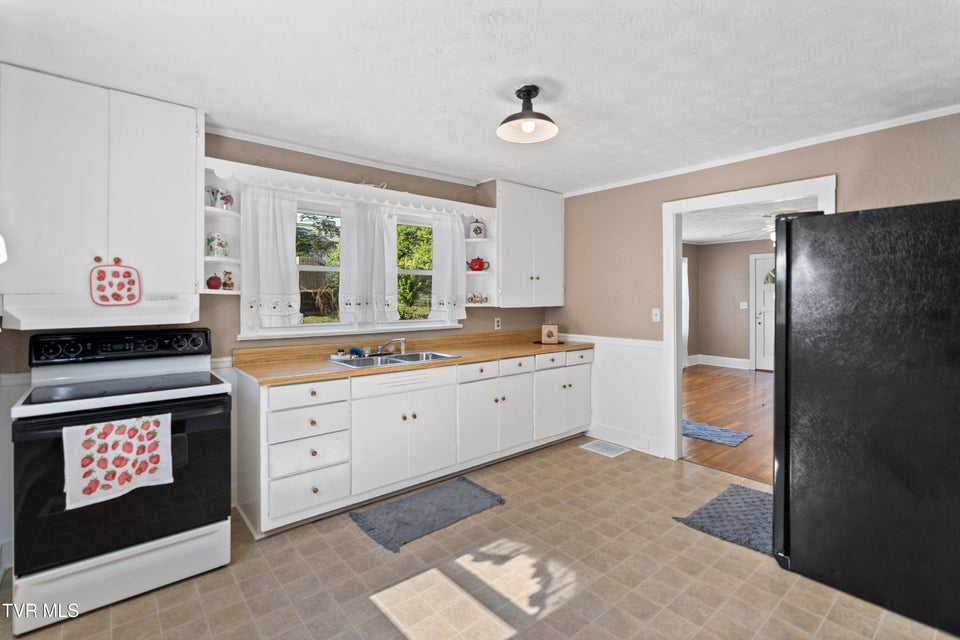 Photo #16: 617 Carson Street